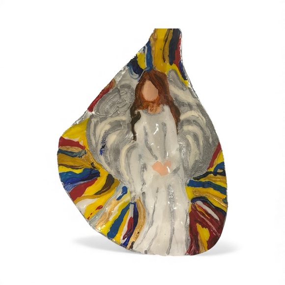 Handpainted Angel Art on Natural Penn Shel - Picture 1 of 2